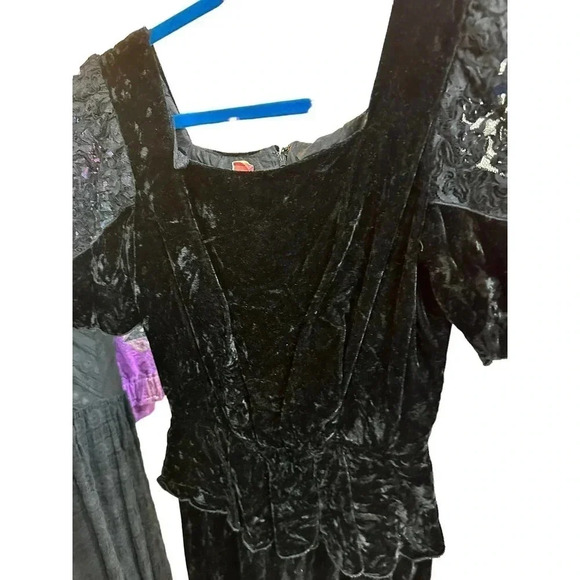 Union Made ILGWU vintage Black Peplum Square Neck Velvet Cocktail Dress Size 7 - Picture 4 of 10